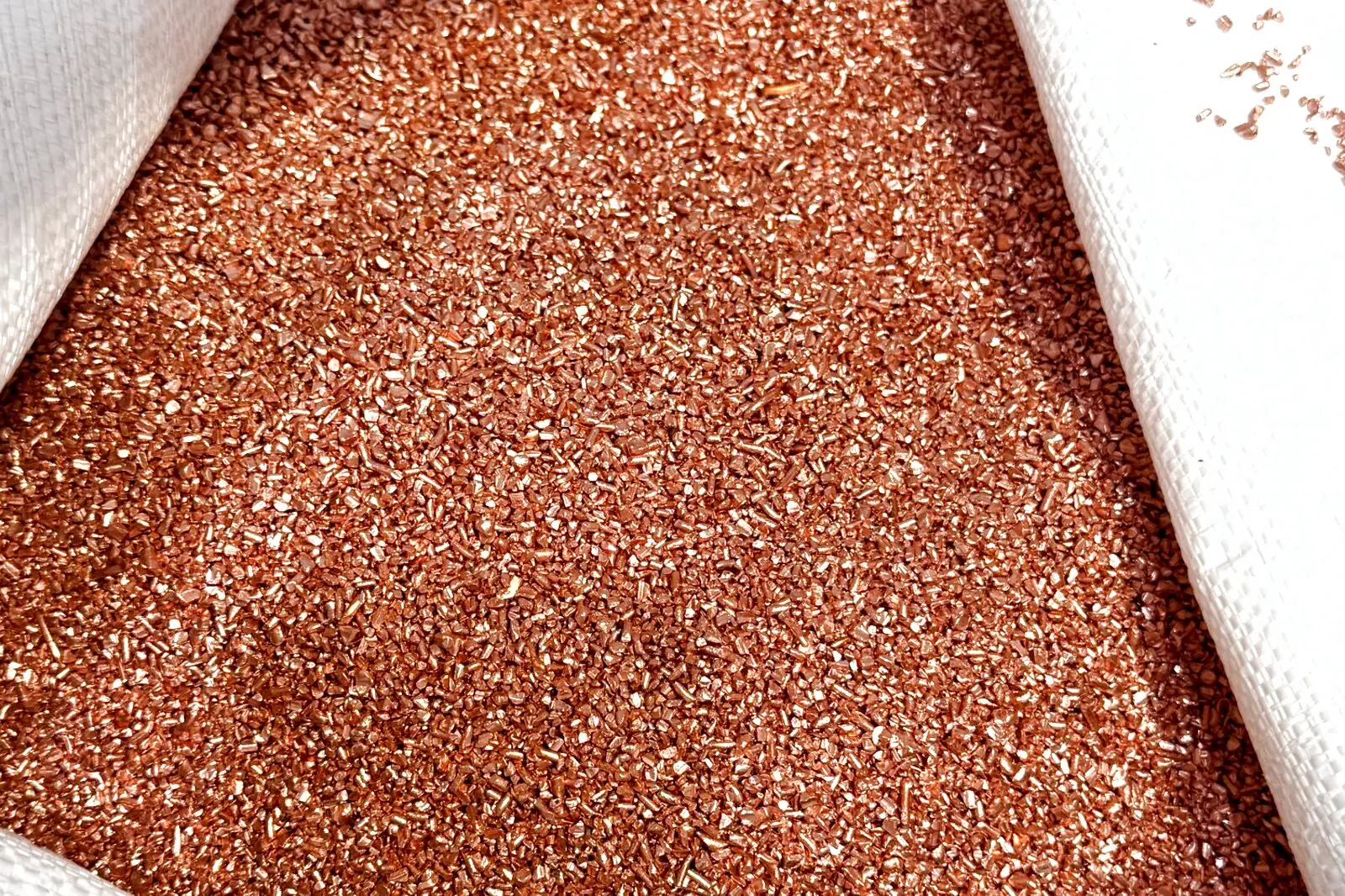 Kupfergranulat aus der Granulieranlage von DINTER Kabelrecycling