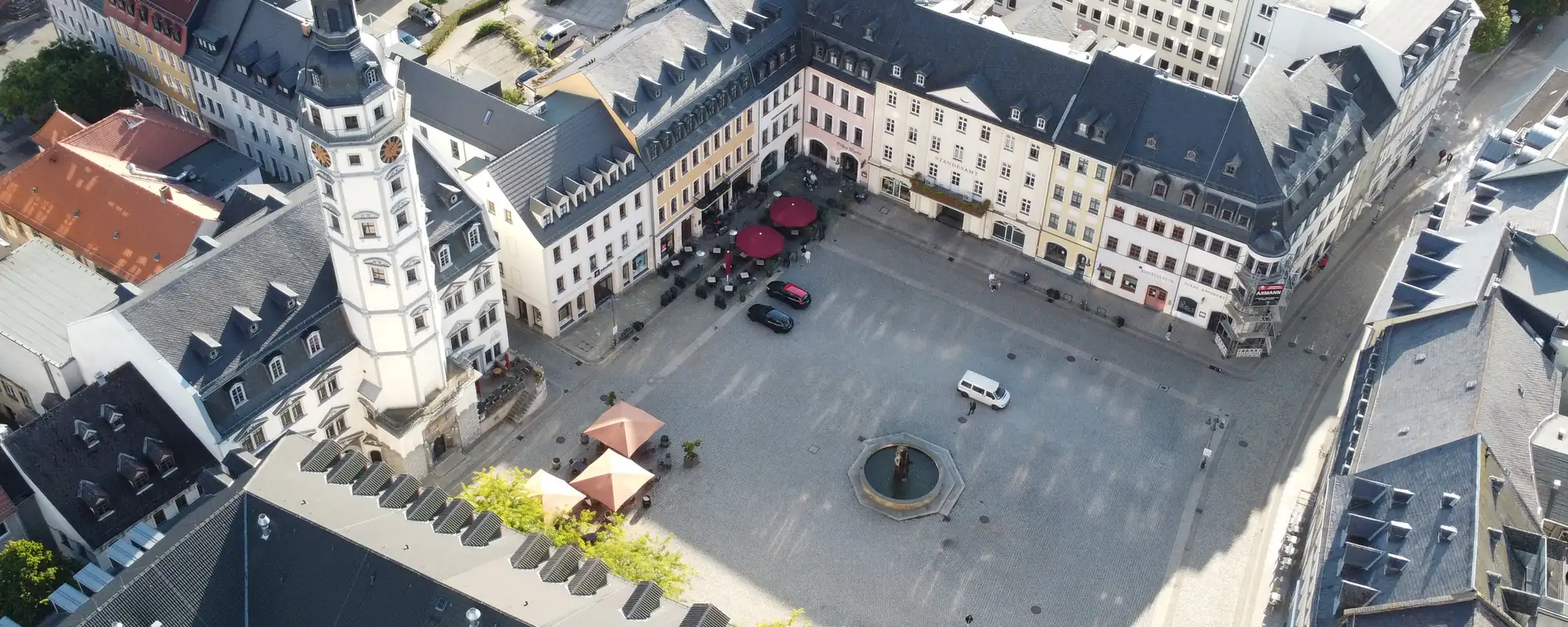Markt in Gera mit dem Rathaus von oben