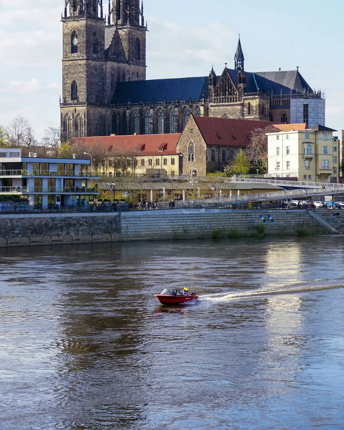 Magdeburger Dom an der Elbe